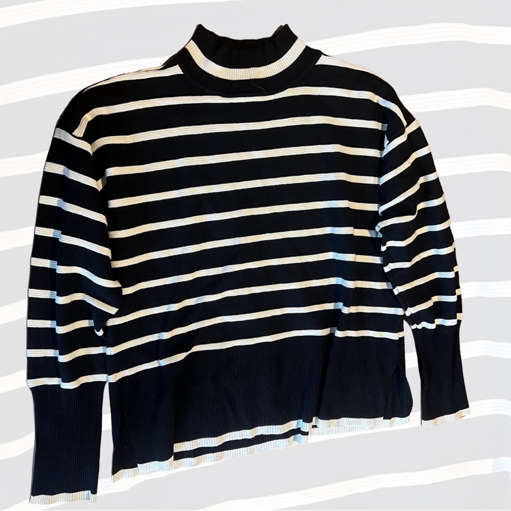 🦓 Rachel Zoe Black & White Striped Mock
Neck Sweater - Size M